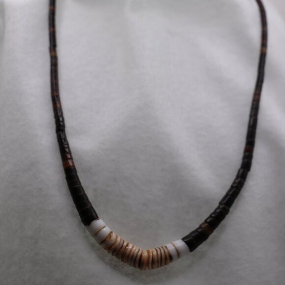 Men's Vintage 16" Choker Style Hawaiian Heishi Graduated Puka Shell Necklace - Picture 2 of 4